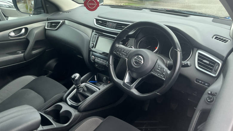 Nissan Qashqai 1.3 DiG-T N-Connecta 5dr Petrol Hatchback